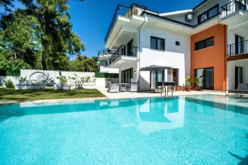 Fethiye'de Çiftlik Çalış lüks tasarımlı müstakil ev